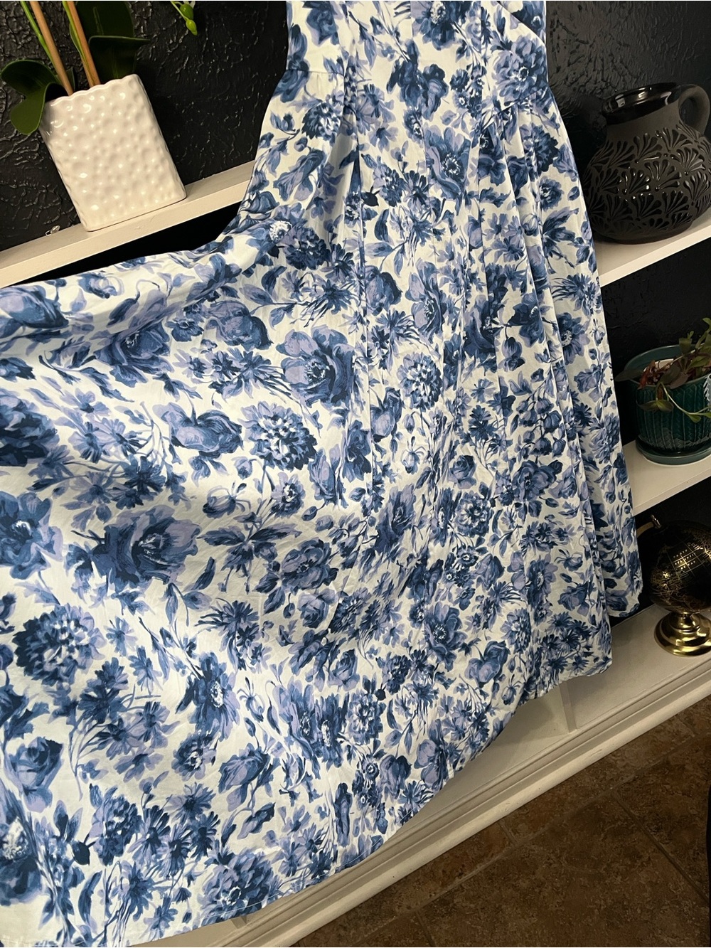 Abercrombie & Fitch White and Blue Floral Midi Dress L - Picture 3 of 7